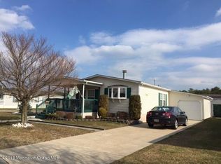 90 Pine Ridge Blvd, Whiting, NJ 08759