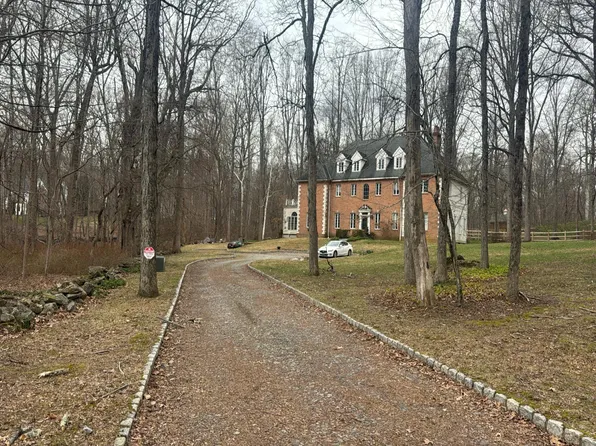 2425 Merwins Ln, Fairfield, CT 06824