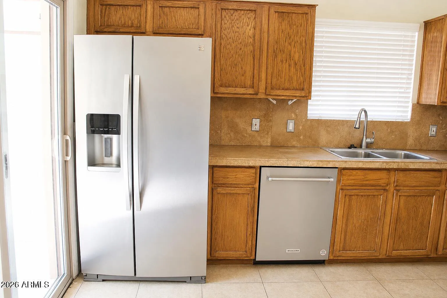 3 bed, 2.0 bath, 1165 sqft, $2,050 — Photo 4