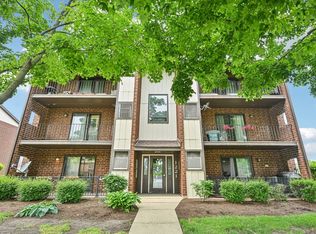 1221 Chalet Rd APT 101, Naperville, IL 60563