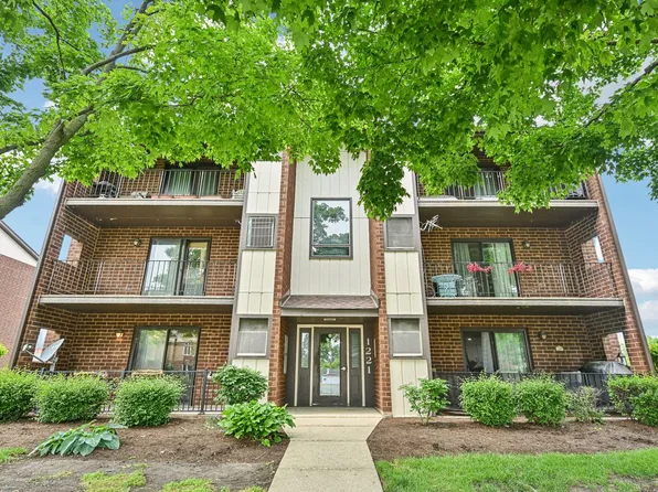 1221 Chalet Rd APT 101, Naperville, IL 60563