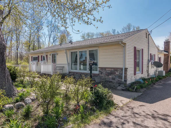 55569 Resort Rd, Three Rivers, MI 49093