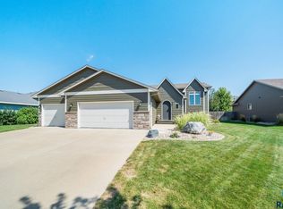 204 S Red Willow Ave, Sioux Falls, SD 57110