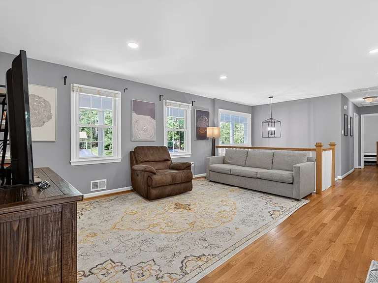 9810 Meadow Valley Dr — Photo 6
