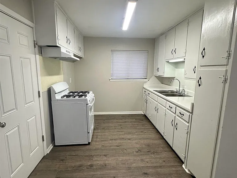 910 Van Horn St — Photo 10