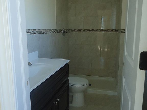 5th image of 391 Baden Ave