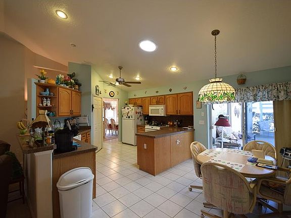 5th image of 640 Park Valley Cir