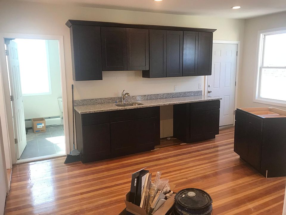 1st image of 3 Lee St Floor 3