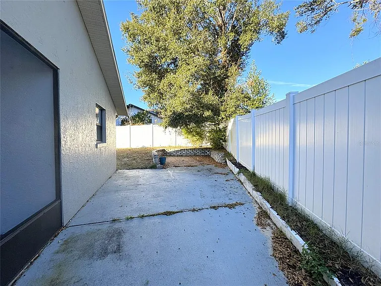 1514 Poe St — Photo 16
