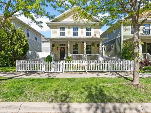 946 Ball St, Iowa City, IA 52245