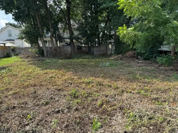 37 Harmony St, North Plainfield Boro, NJ 07060