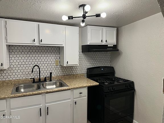 3rd image of 7909 La Jolla Dr #B