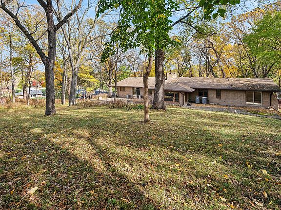 4th image of 1710 Plaza Cir