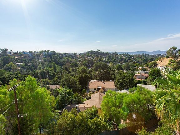 5th image of 4225 Alhama Dr
