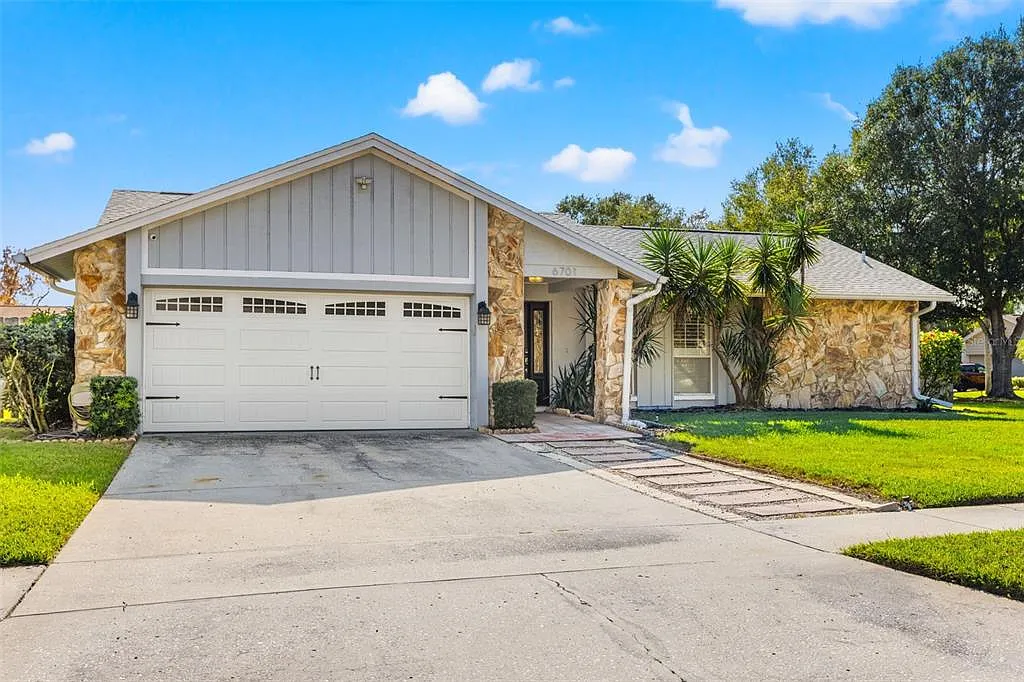 3 bed, 2.0 bath, 1706 sqft, $3,150 — Photo 1
