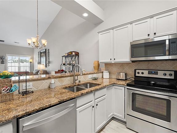 5th image of 304 Pelican Ln
