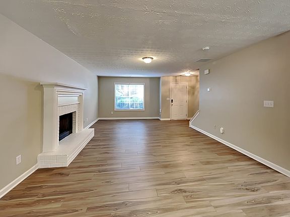 4th image of 716 Adams Farm Ct