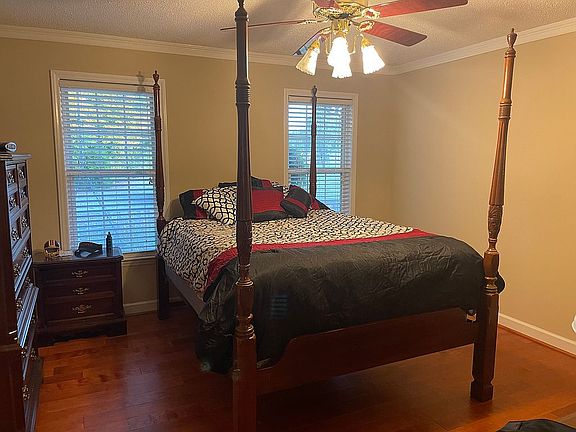 4th image of 1218 Bobbys Ln