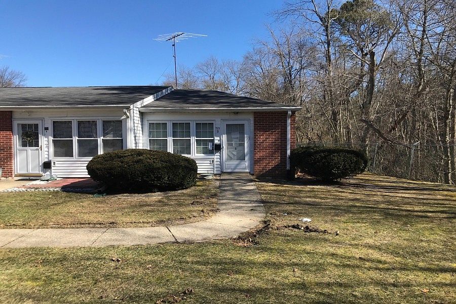 1st image of 721D Buckingham Dr