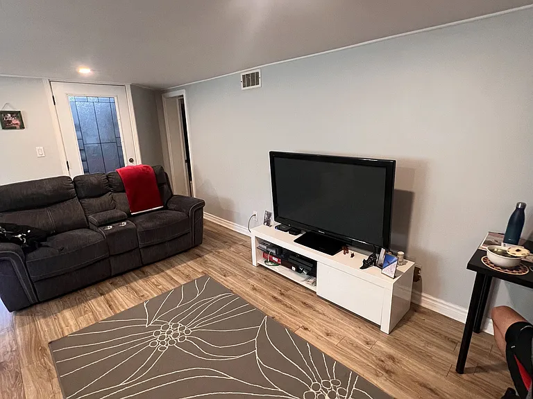 16 Langholm Dr #2 — Photo 5