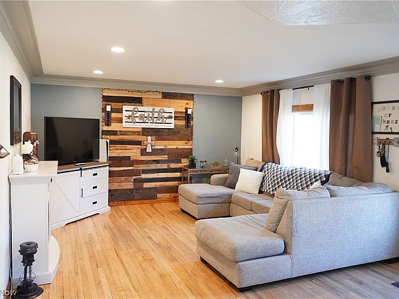 3rd image of 4400 Dunton Rd