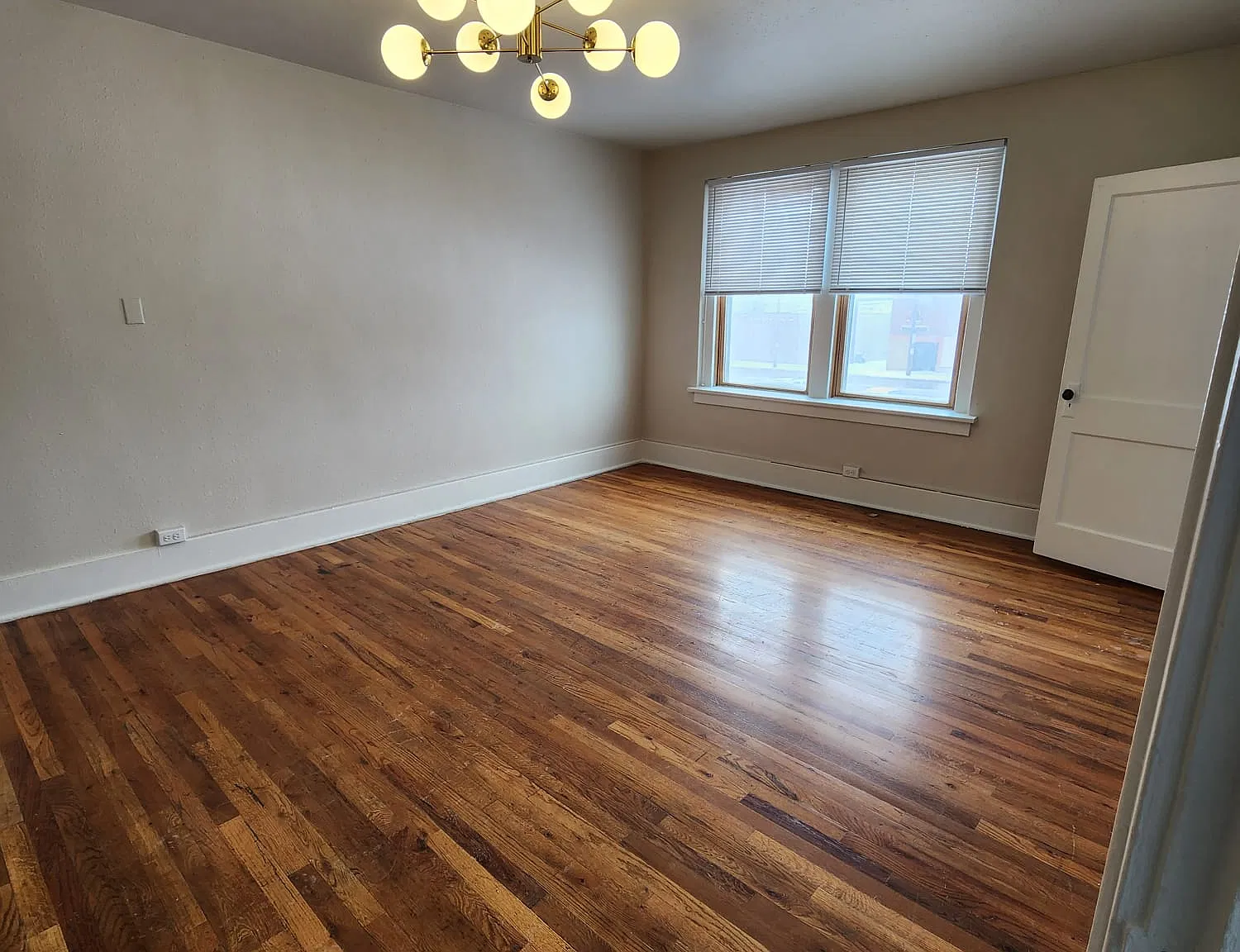 Newly Remodeled Modern 1 Bedroom — Photo 3