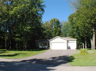 8421 Ridgeway Rd, Petoskey, MI 49770