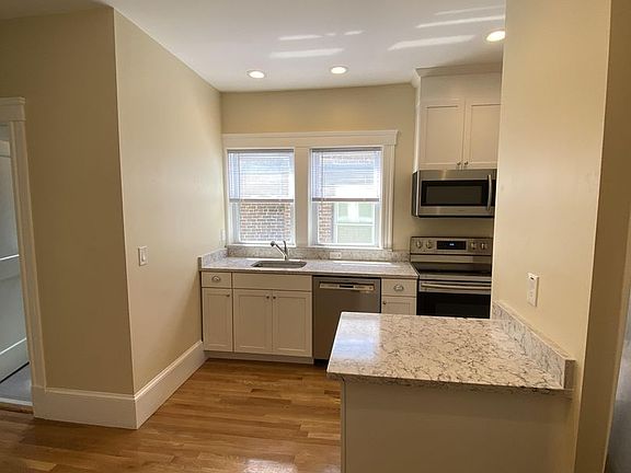 4th image of 303 Tappan St #3