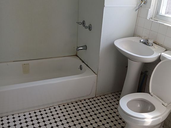 3rd image of 42 Kane St #1