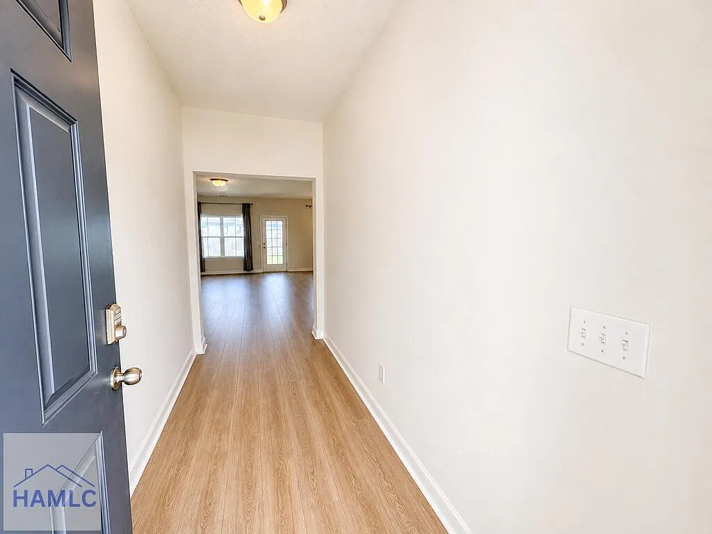 4 bed, 2.0 bath, 1793 sqft, $2,100 — Photo 3