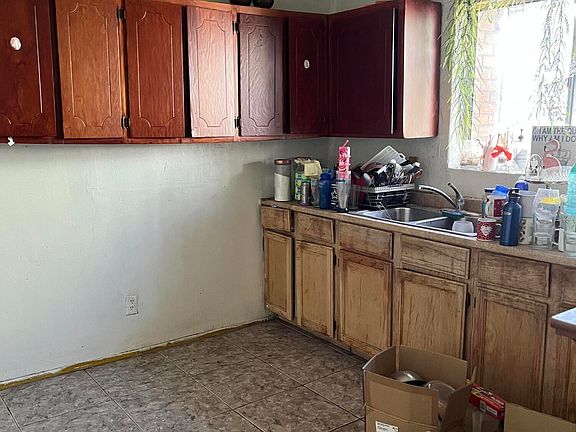 4th image of 6060 E Yandell Dr