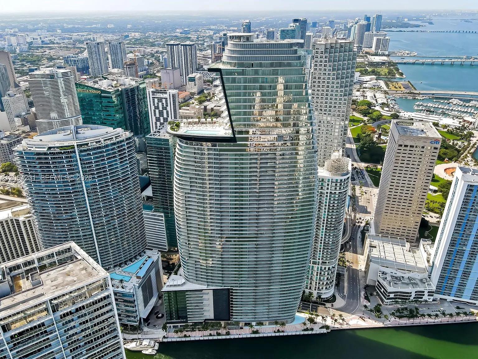 Aston Martin Residences — Photo 4
