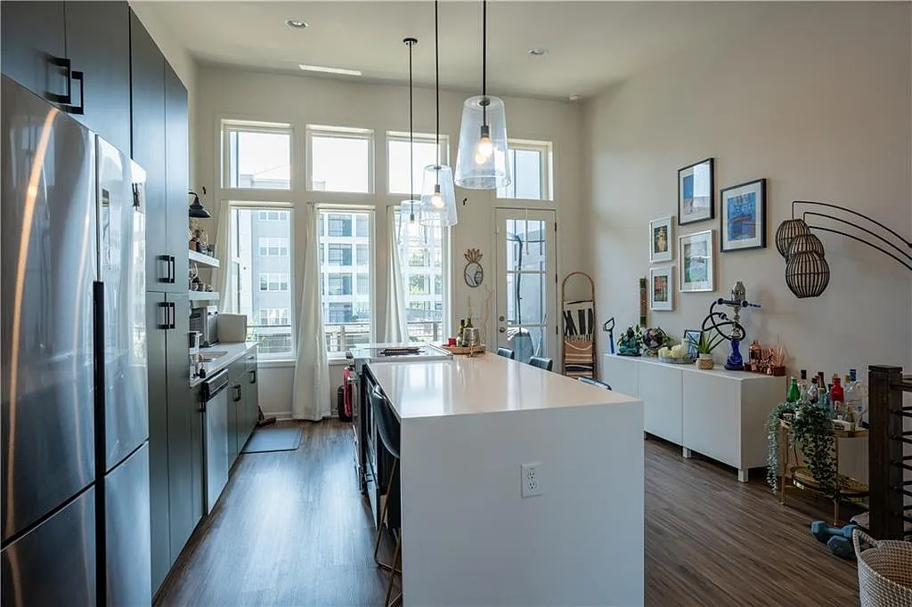 2 bed, 2.0 bath, 1343 sqft, $3,200 — Photo 4