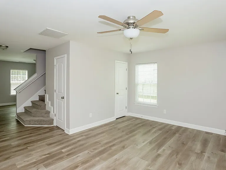 1029 Ramsgate Dr SW — Photo 5
