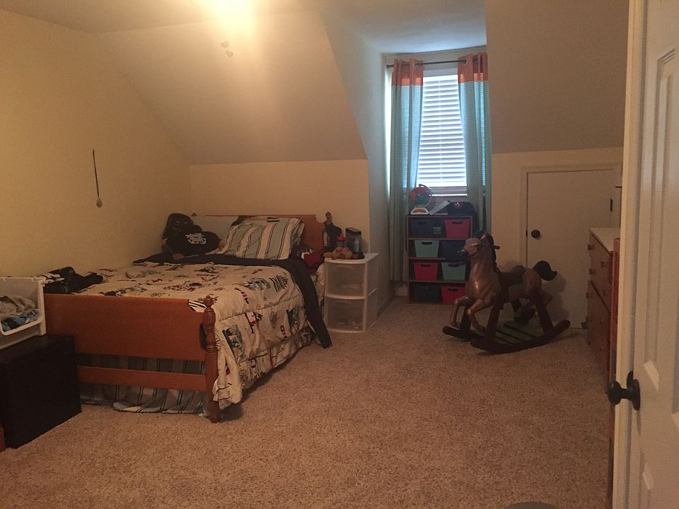 2nd image of 220 Armstrong St