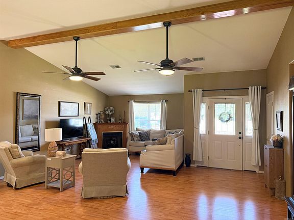 2nd image of 300 Cherokee Ln