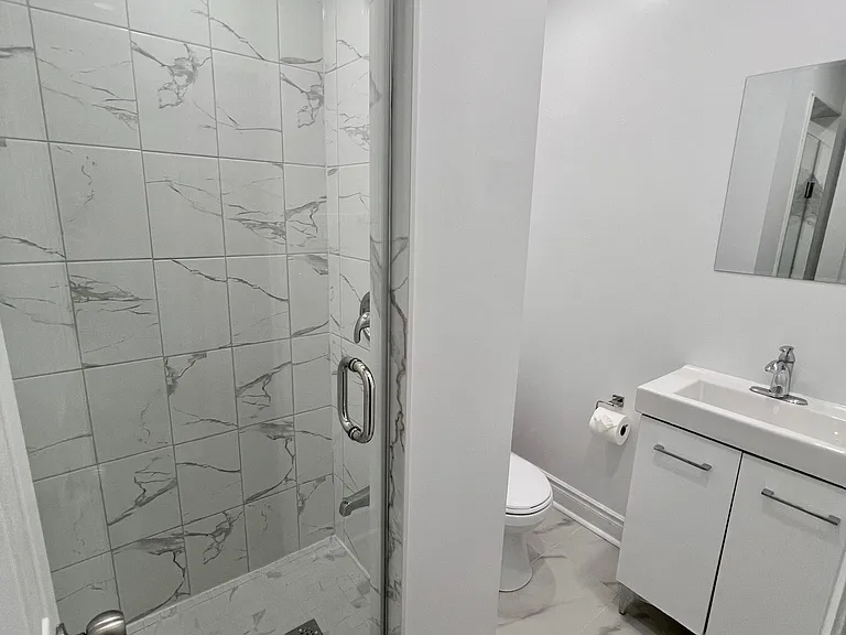 454 Bloor St W #1 — Photo 6