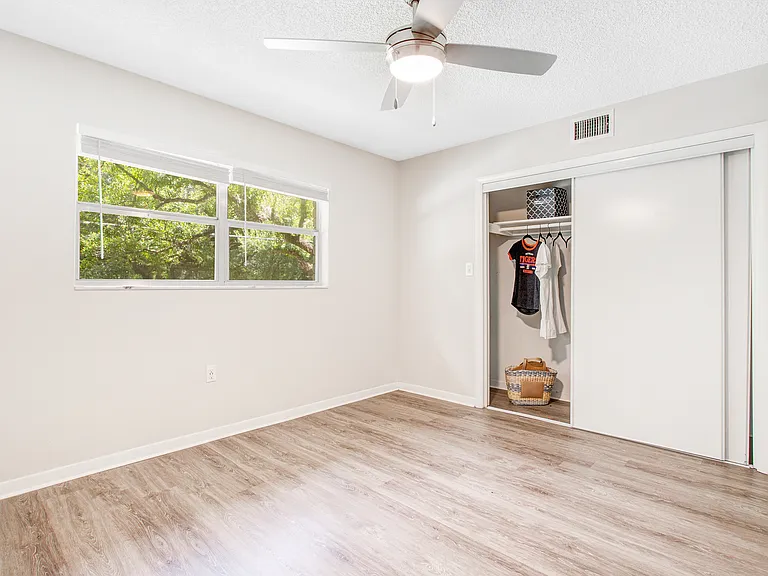 The Henry Apartments — Photo 35