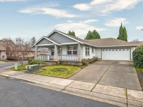 913 Schaefers Ln, Grants Pass, OR 97526