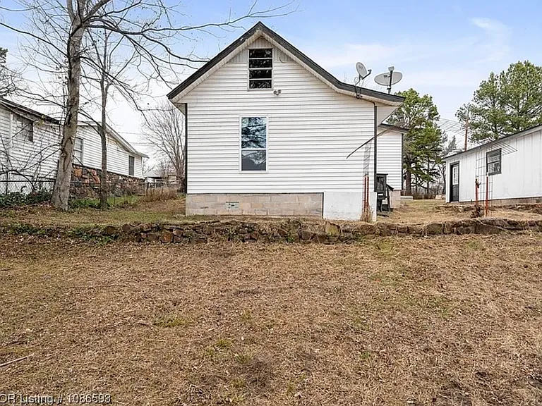 211 W Houston St — Photo 30