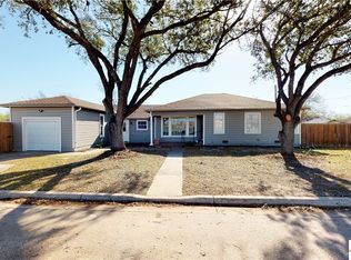 1102 N Nimitz St, Victoria, TX 77901