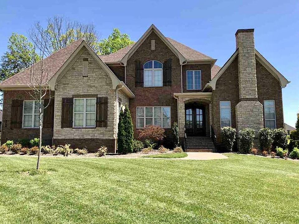 2nd image of 800 Delaware Ct