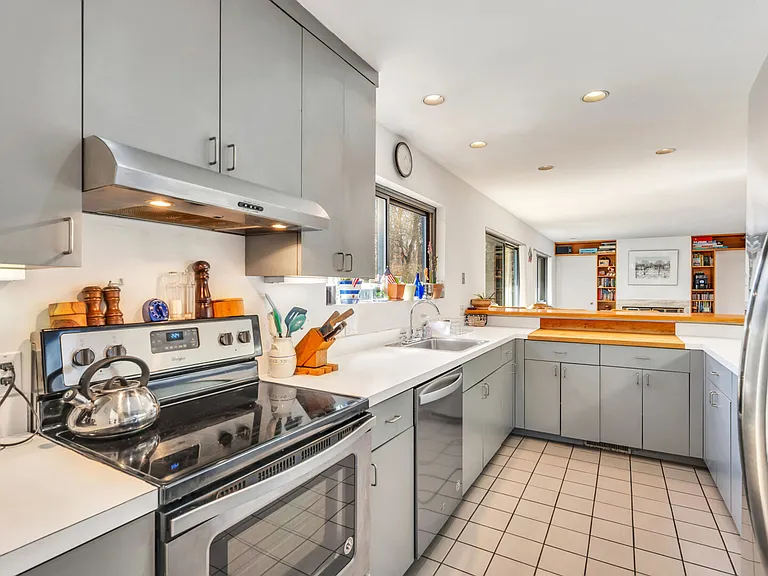 28 Wildflower Rd — Photo 8