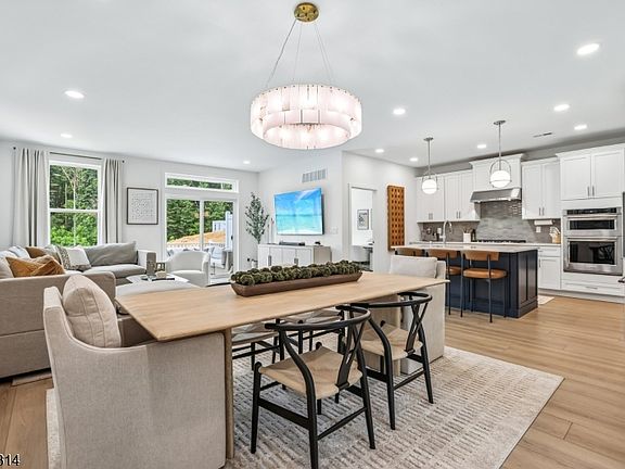 5th image of 22 Flower Horn Blvd #1