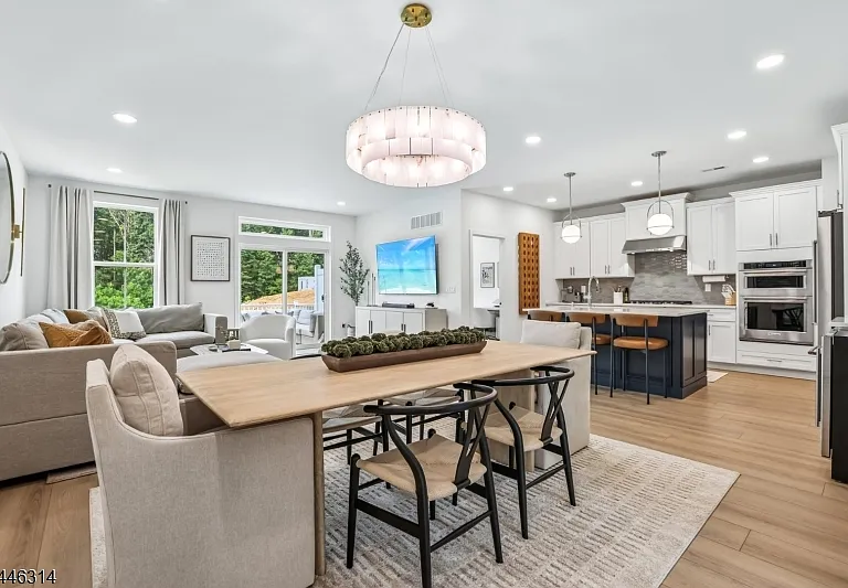 22 Flower Horn Blvd — Photo 5