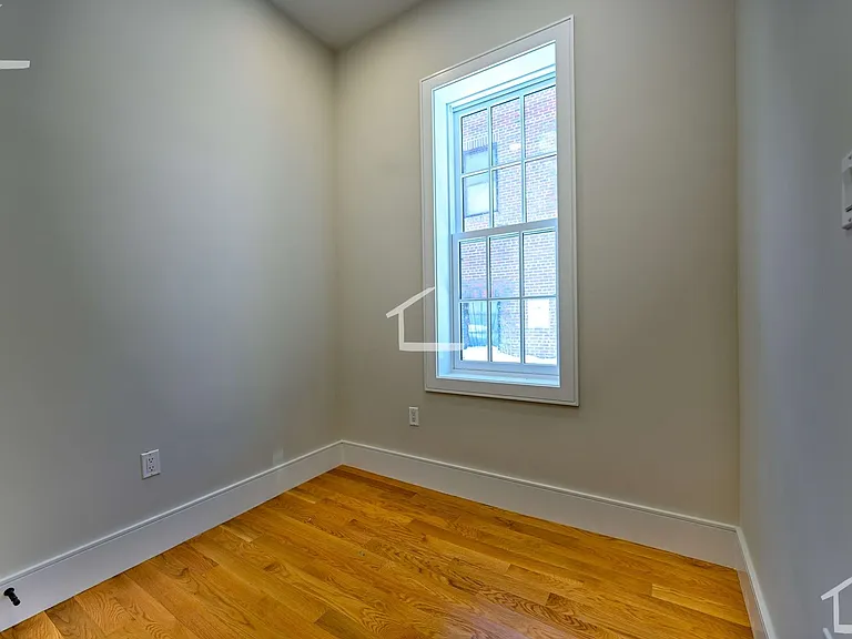 18 Winchester St #11B — Photo 7