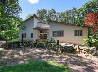 70 Winter Ln, Watchung, NJ 07069