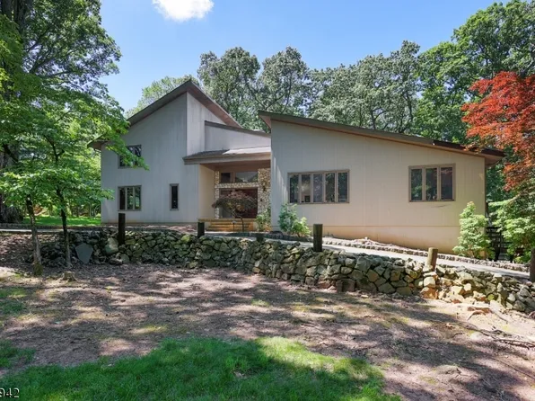 70 Winter Ln, Watchung Boro, NJ 07069