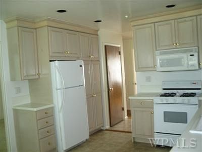 4th image of 7 Sylvan Ln