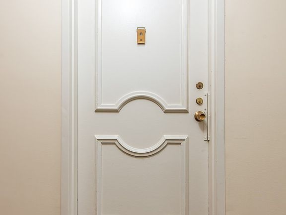 2nd image of 530 Hinman Ave APT 4C